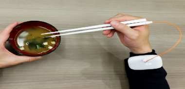 <b>控盐降压筷子：电流刺激味觉，增加1.5倍咸味</b>