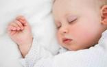 美国儿科学会：婴儿出生第1年，建议跟父母睡同一房间
