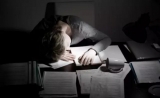 Science：为什么那些加班熬夜很辛苦的人反倒胖了呢？原来还是肠道微生物捣的